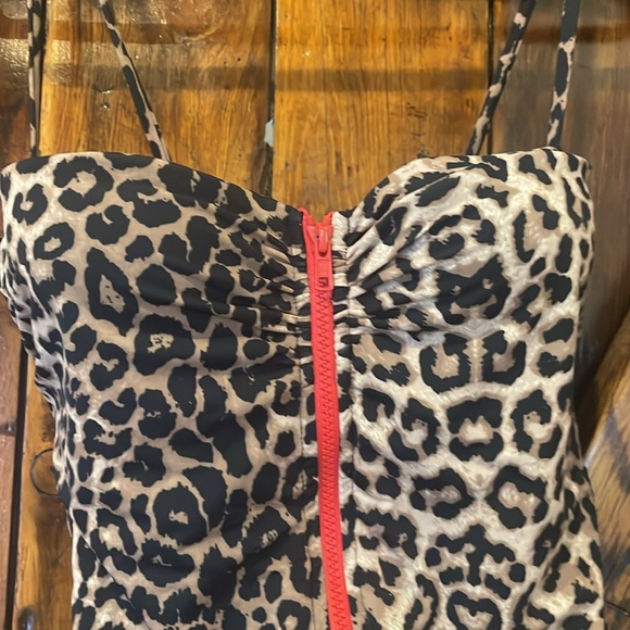 Gorgeous Veronica Beard, leopard swimsuit size large - Picture 2 of 7